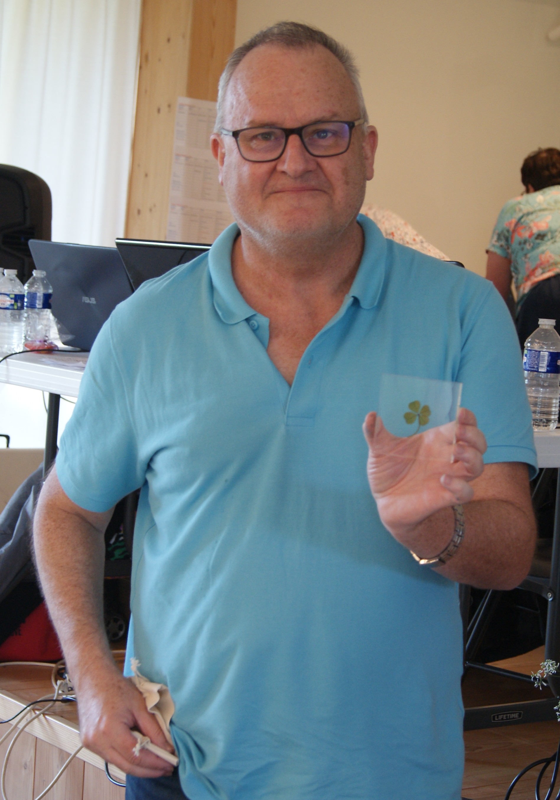 Thierry Chincholle et son trophée carré de trèfle